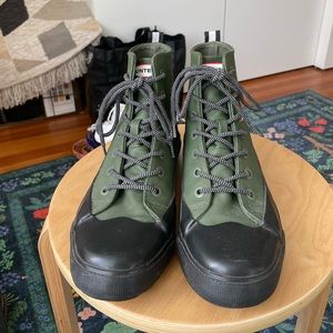 Hunter target unisex waterproof boots green and black rubber mens us9 wms us11